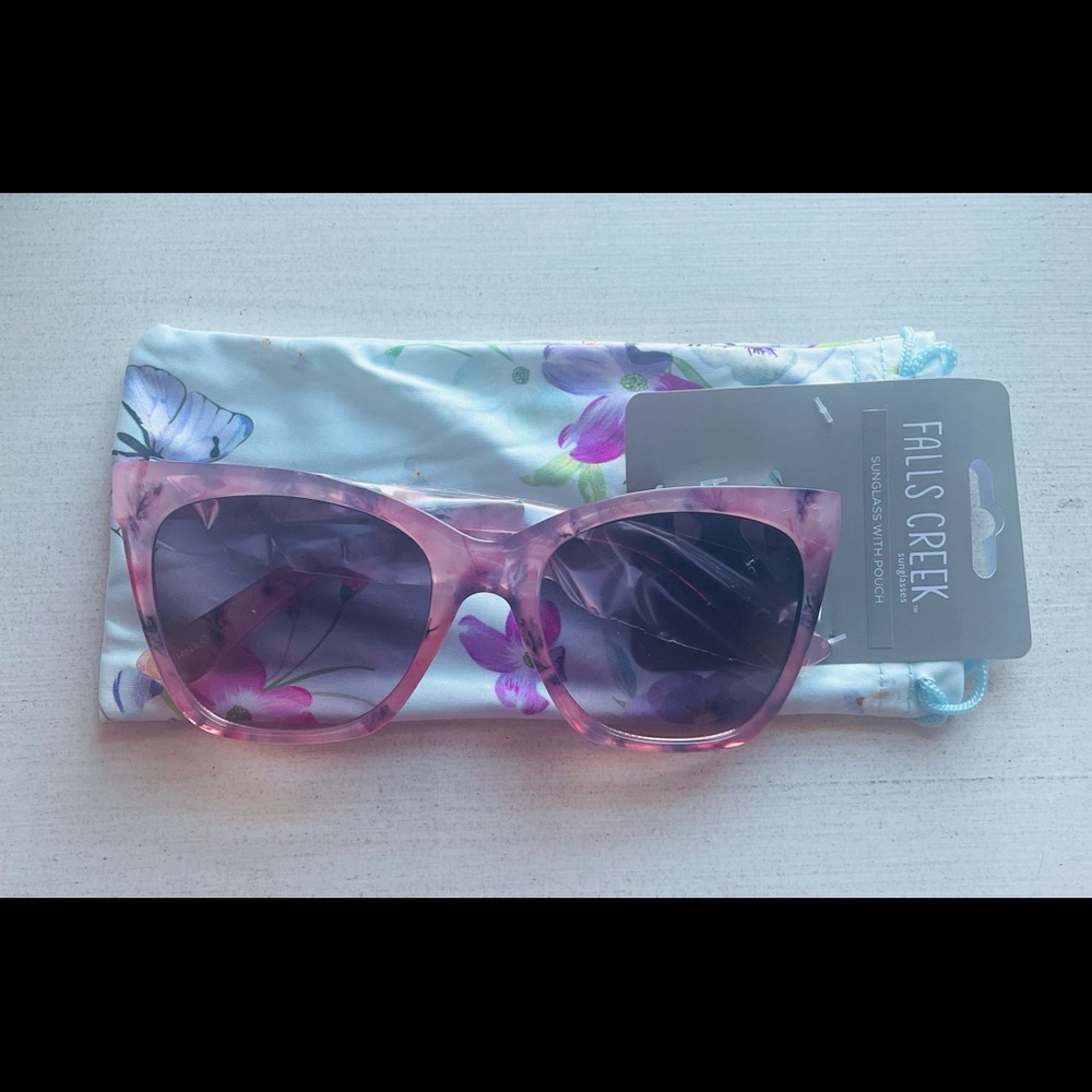 Sunglasses with pouch